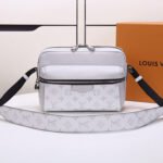LV Outdoor Messenger - Image 3