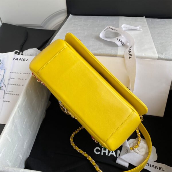 CHANEL Flap Bag - Image 6