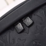 LV Discovery Bumbag - Image 9