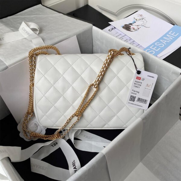 CHANEL FLAP BAG - Image 4