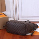 LV Neverfull MM Tote - Image 9