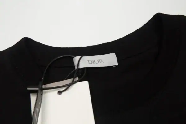 High Quality Dior T-shirt - Image 5