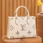 Louis Vuitton ONTHEGO PM - Image 8