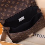 LV Pochette Metis Handbag - Image 7