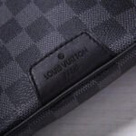 LV Discovery Bumbag - Image 5
