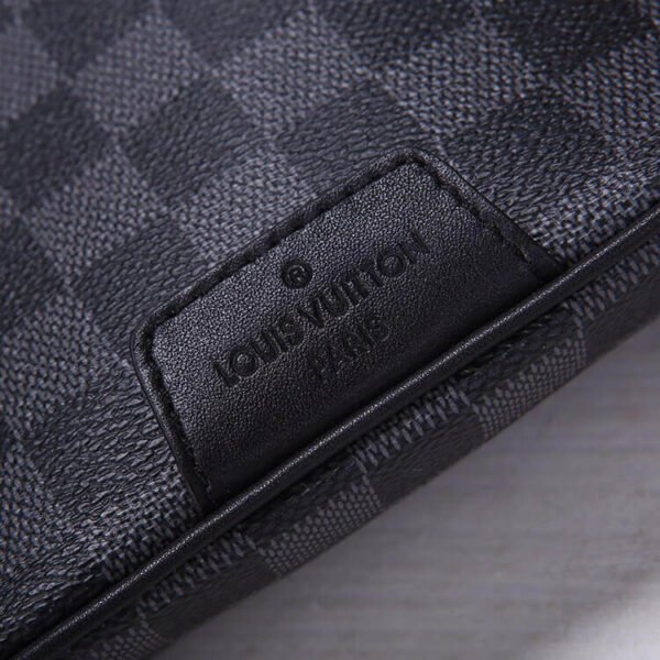 LV Discovery Bumbag - Image 5