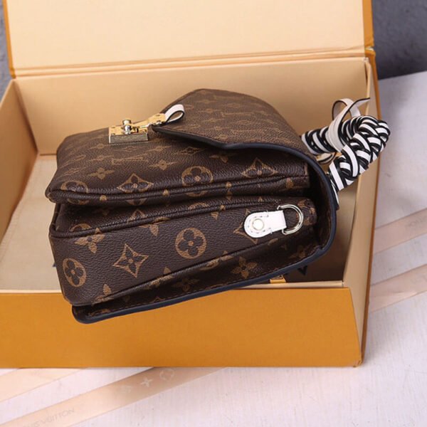 LV Pochette Metis Handbag - Image 4