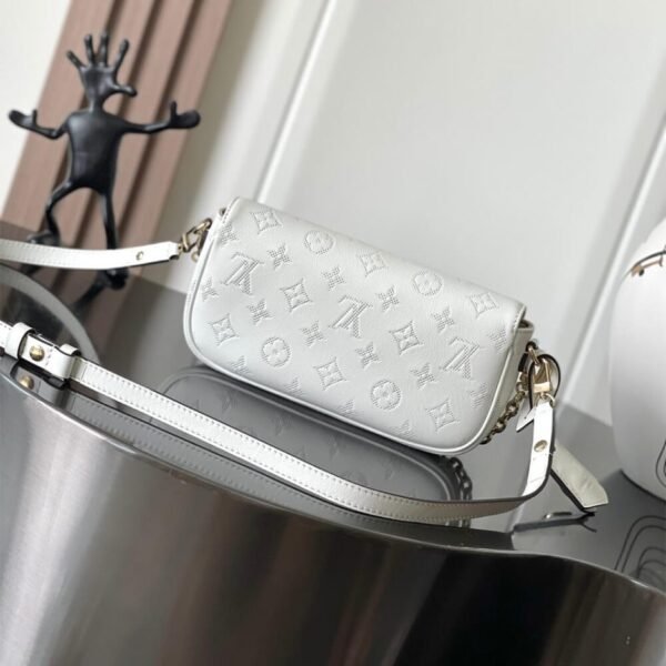 LV Wallet on Chain Ivy - Image 5