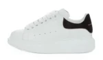 حذاء Alexander McQueen Oversized عاجي مخملي