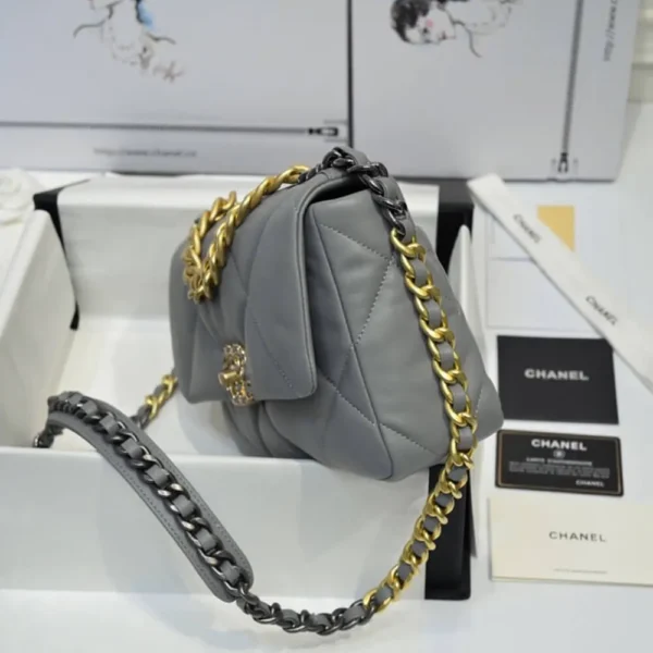 CHANEL 19 HANDBAG - Image 4