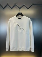 New Metal Triangle Crossbody Bag Crewneck Sweatshirt – Comfortable & Stylish - Image 2