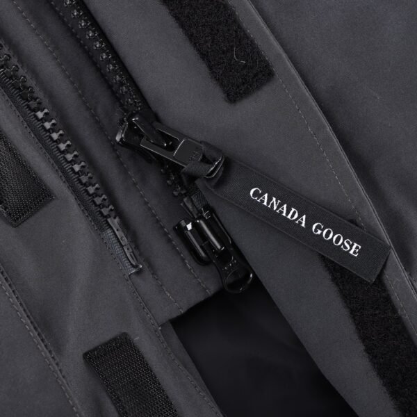 Canada Goose DownJacket - Image 6