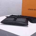 LV Outdoor Flap Messenger - Image 5