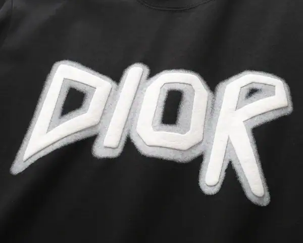 High Quality Dior T-shirt - Image 7