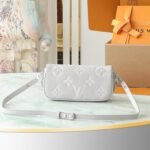 LV WALLET ON CHAIN ​​IVY BAG - Image 4
