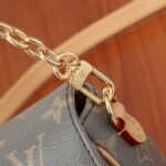 LV Wallet on Chain Ivy - Image 10