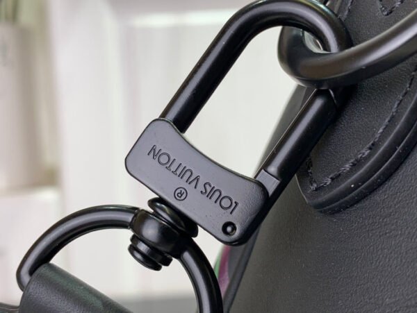 Top rated LV Bag - Image 7