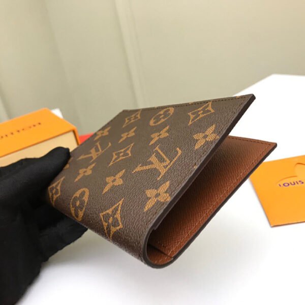 LV PASSPORT COVER - Image 6