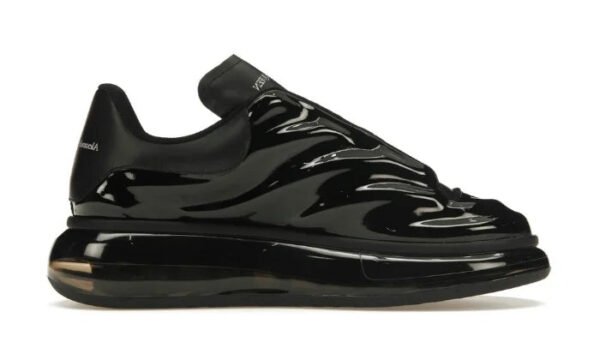 ⁦حذاء Alexander McQueen Oversized أسود لامع⁩ - الصورة ⁦3⁩