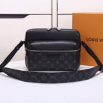 LV Outdoor Messenger - Image 3