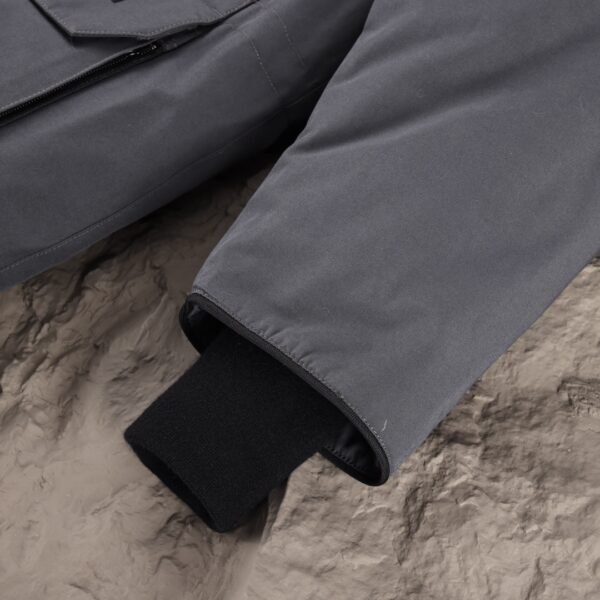 Canada Goose DownJacket - Image 7