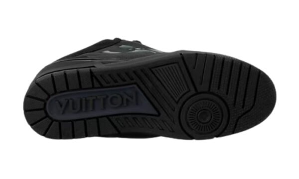 Total Black - Image 5