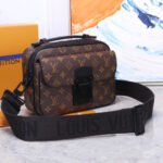 LV S LOCK MESSENGER - Image 4