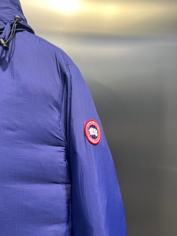 Canada Goose DownJacket - Image 6