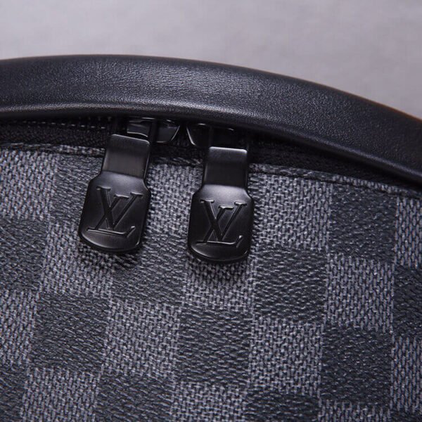 LV Discovery Bumbag - Image 6