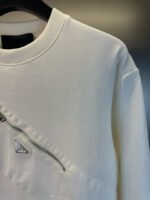 New Metal Triangle Crossbody Bag Crewneck Sweatshirt – Comfortable & Stylish - Image 7
