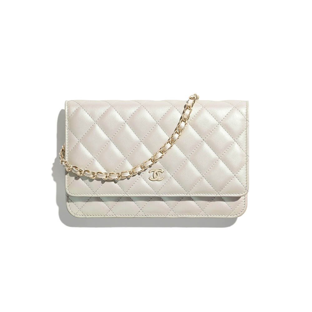 791b1838436a93bffdfb89cf4d9d969f.jpeg CHANEL Wallet On Chain - Image 1