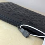 LV Discovery Pochette - Image 9