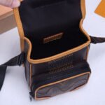 Nano Amazone Messenger Bag - Image 7