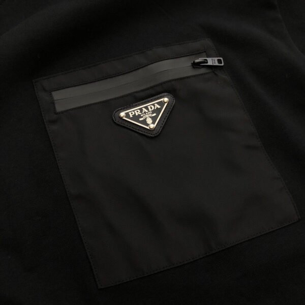 2025 Autumn/Winter New Classic Iron Logo Pocket Crewneck Sweatshirt – High-End Quality & Timeless Design - Image 4