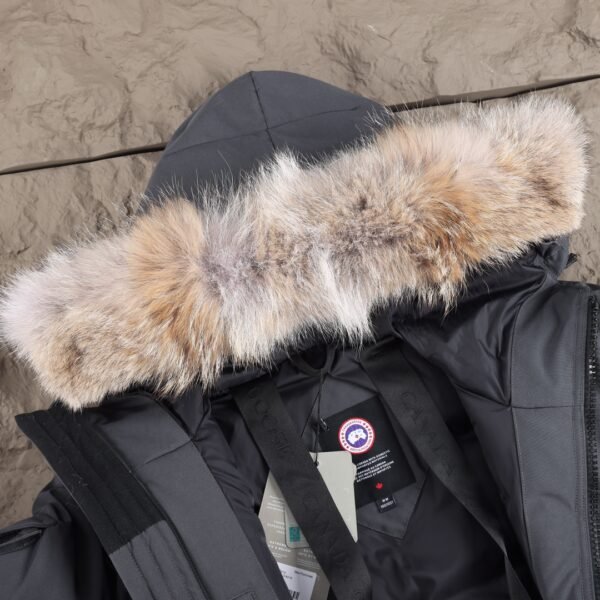 Canada Goose DownJacket - Image 5