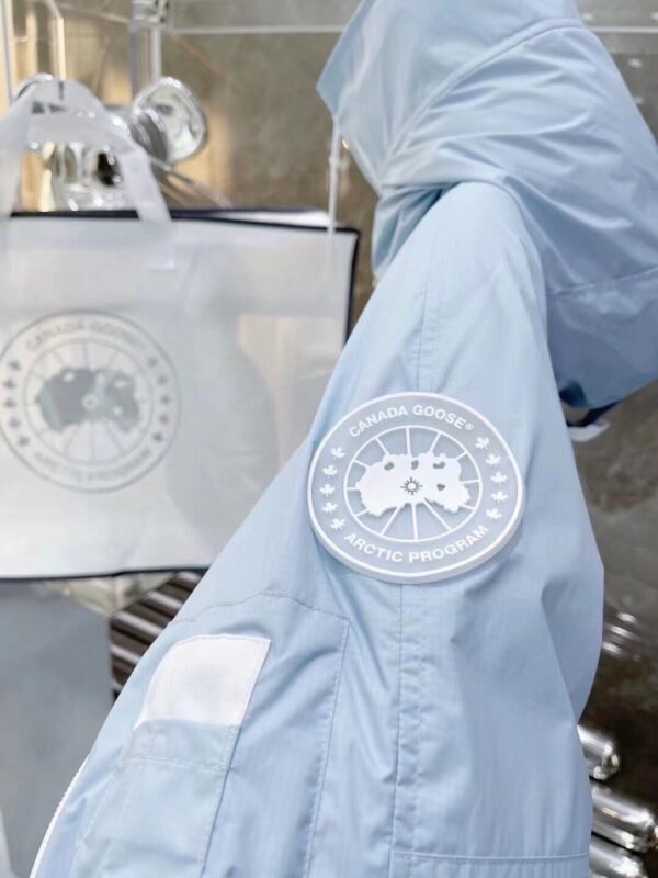 Canada Goose DownJacket - Image 6