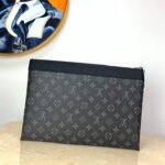 LV Discovery Pochette - Image 4