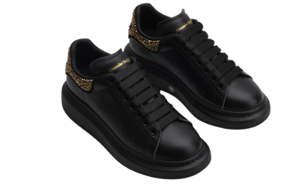 ⁦حذاء Alexander McQueen أسود بالكامل ذهبي بذيل ألماسي⁩ - الصورة ⁦3⁩