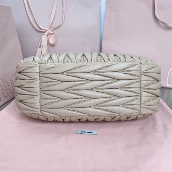 Wander matelassé nappa leather hobo bag - Image 6