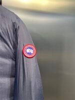 Canada Goose DownJacket - Image 9