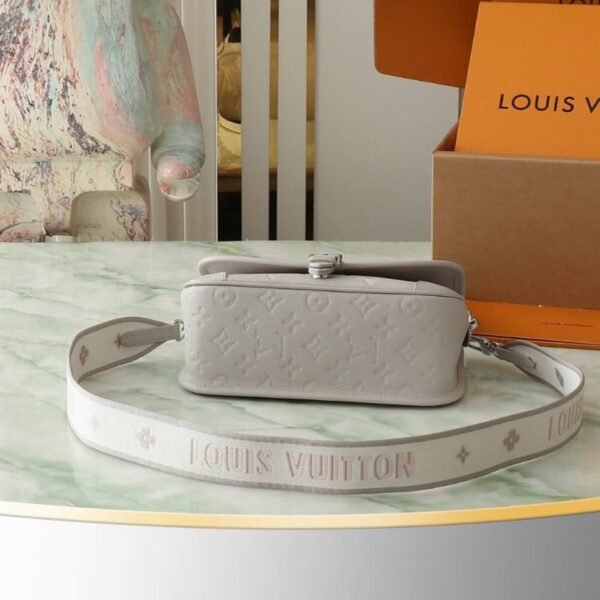 LV DIANE GLOVES - Image 6