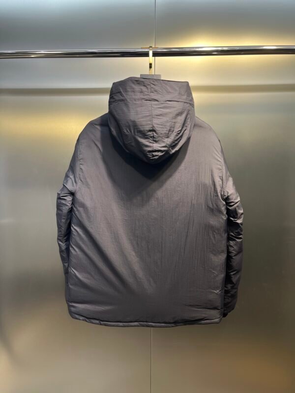 Canada Goose DownJacket - Image 3