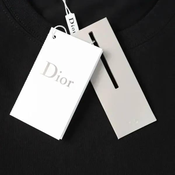 High Quality Dior T-shirt - Image 5