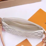 LV Pochette Accessoires - Image 7