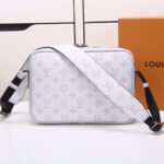 LV Outdoor Messenger - Image 4