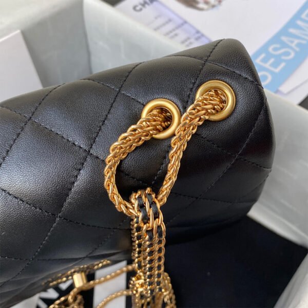 CHANEL FLAP BAG - Image 5