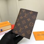 LV PASSPORT COVER - Image 4