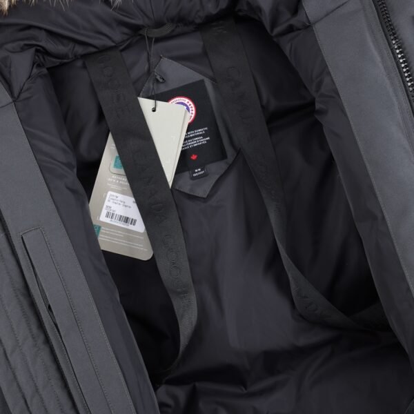 Canada Goose DownJacket - Image 7