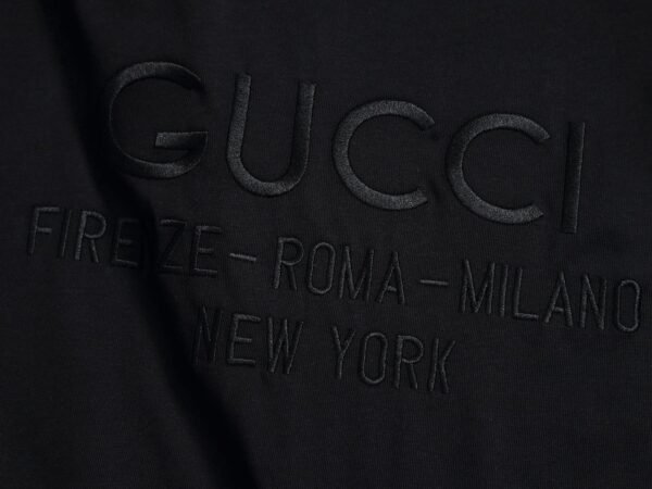 Gucci Cities Logo Embroidered Black Cotton Crew Neck T-Shirt - Image 5