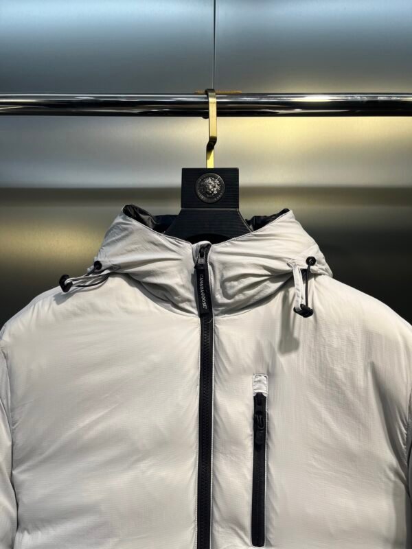 Canada Goose DownJacket - Image 6